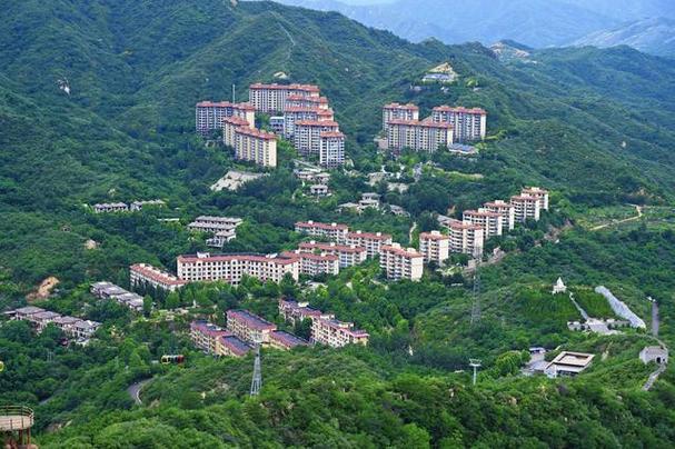 尽享原始山林"的独特优势,实地考察项目生态环境,文旅资源与山居品质
